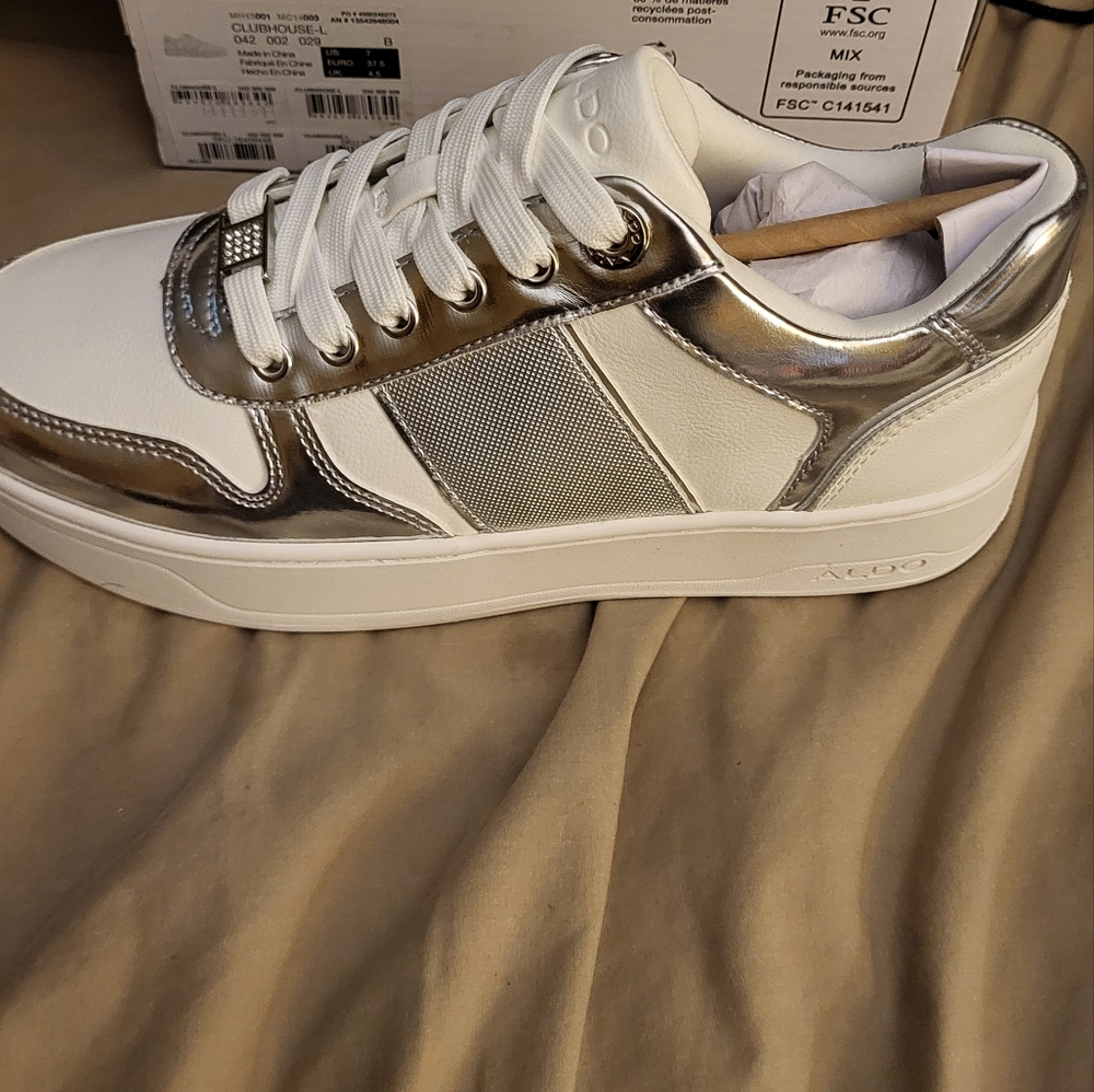 Womans Sneakers